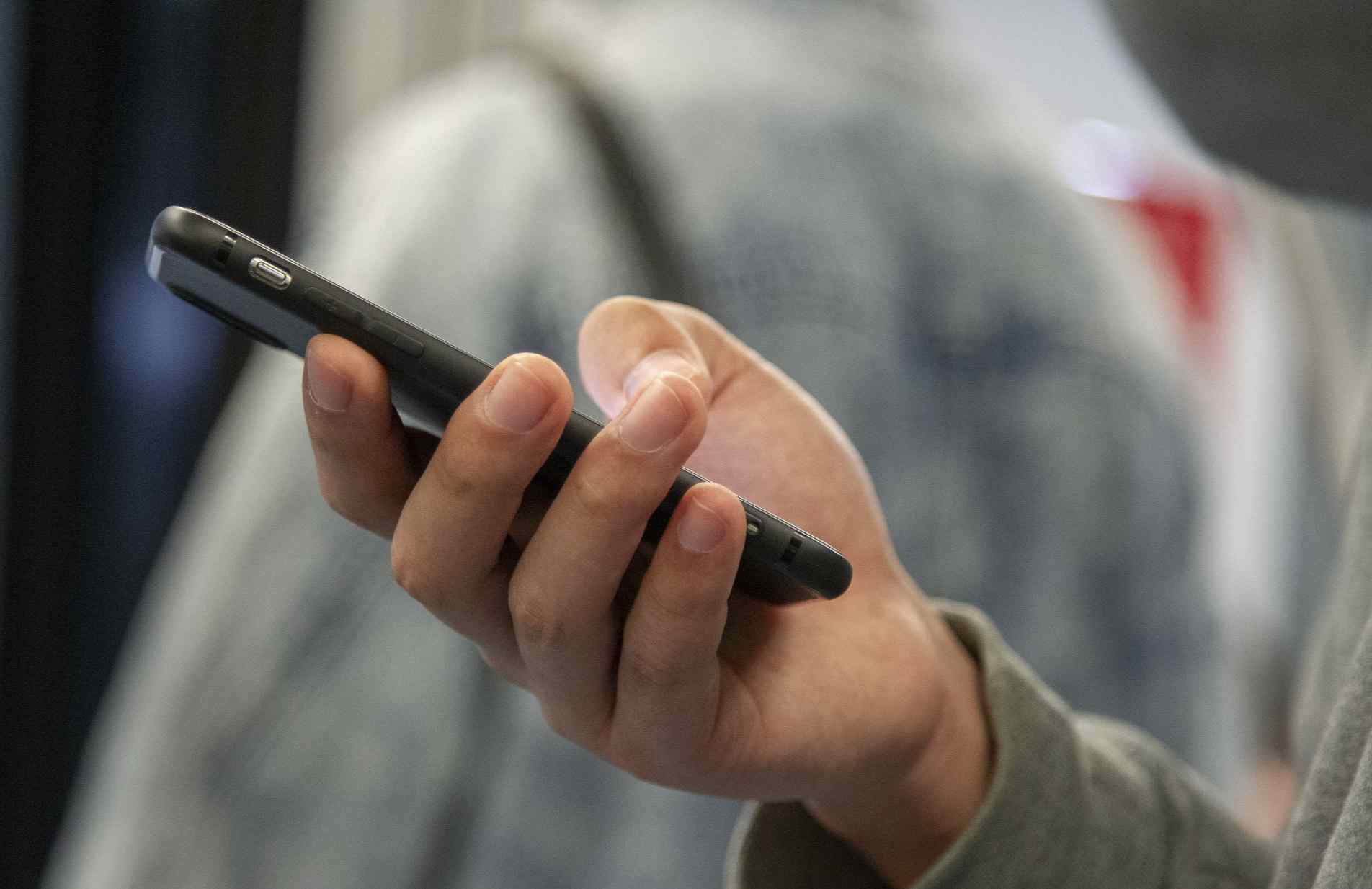 成本剧降 智能手机附件能测试中耳功能