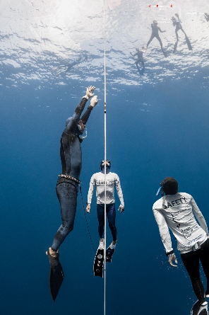 探索无界，心向非凡！华为WATCH Ultimate再助王瑾打破自由潜亚洲纪录！