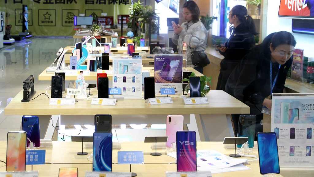 2023年三季度国内手机市场同比降幅收窄