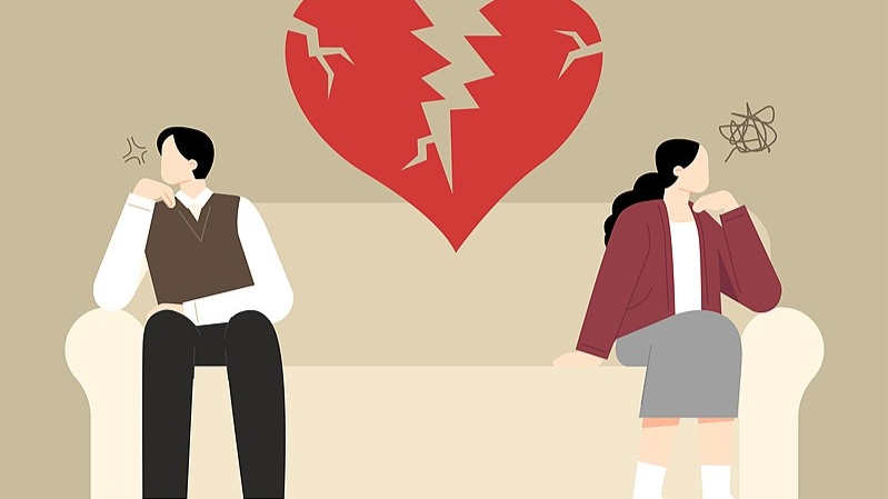 已婚男假装离异，骗走女方24万 法院判全额返还