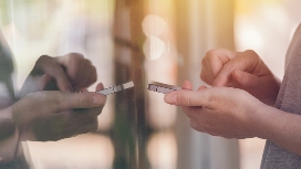 智能手机缘何被变成“窃听器”？