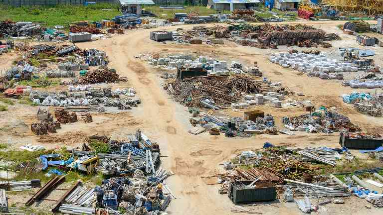 非法倾倒9.2万余吨建筑垃圾 4人被追究刑责