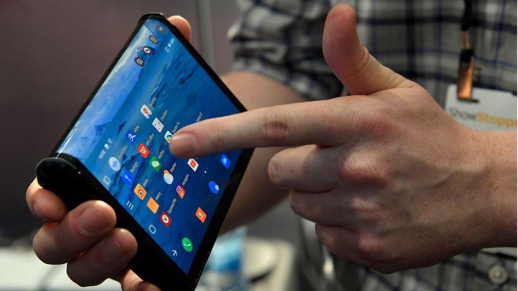 中国智能手机出货量降幅收窄 AIGC是“救命稻草”吗？