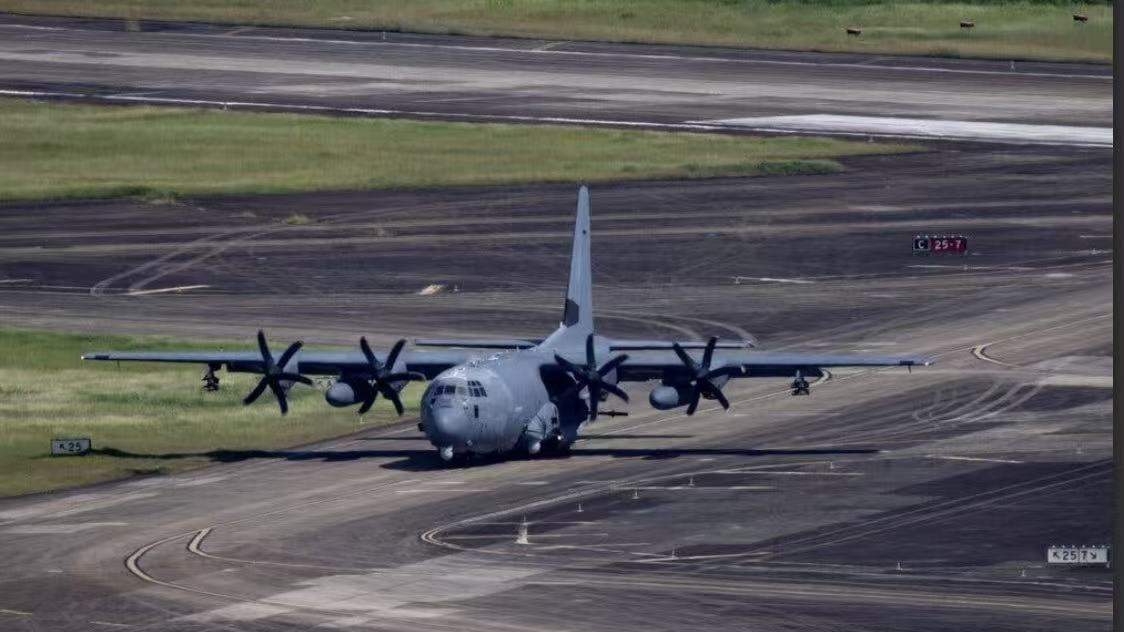 3架美军飞机在萨尔瓦多执行飞行任务