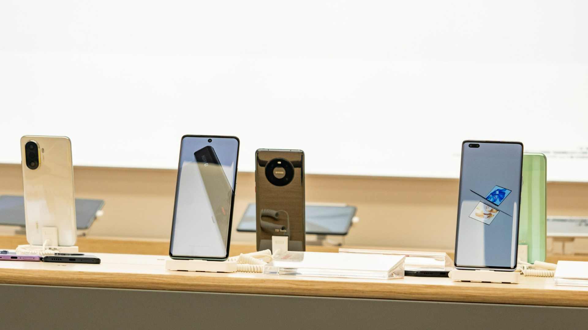 手机出货量下滑，三大市场变化值得关注