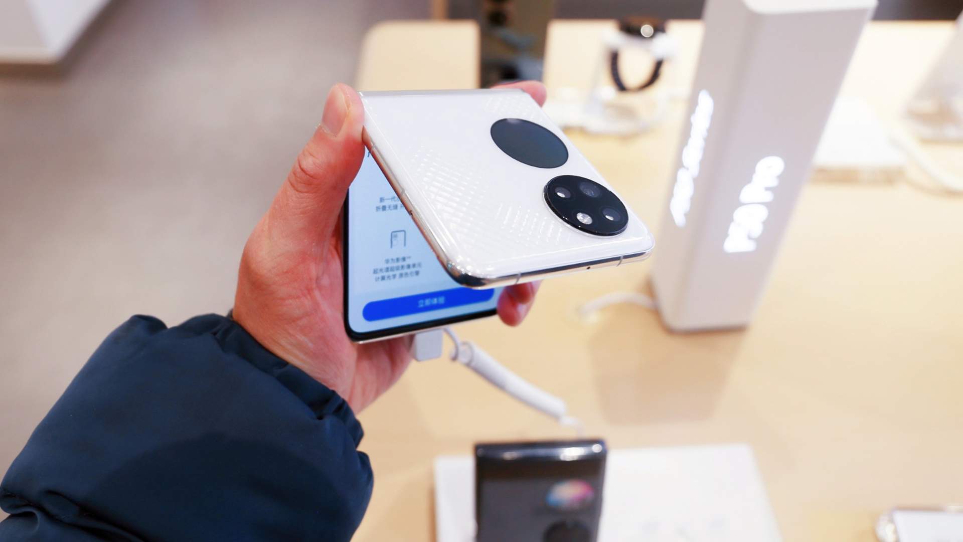 机构：2022年第三季度中国市场折叠屏手机销量同比增长114%