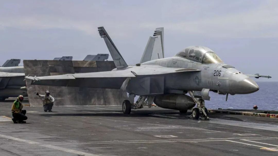 美军航母南海摔飞机因电磁攻击？中国军号发文