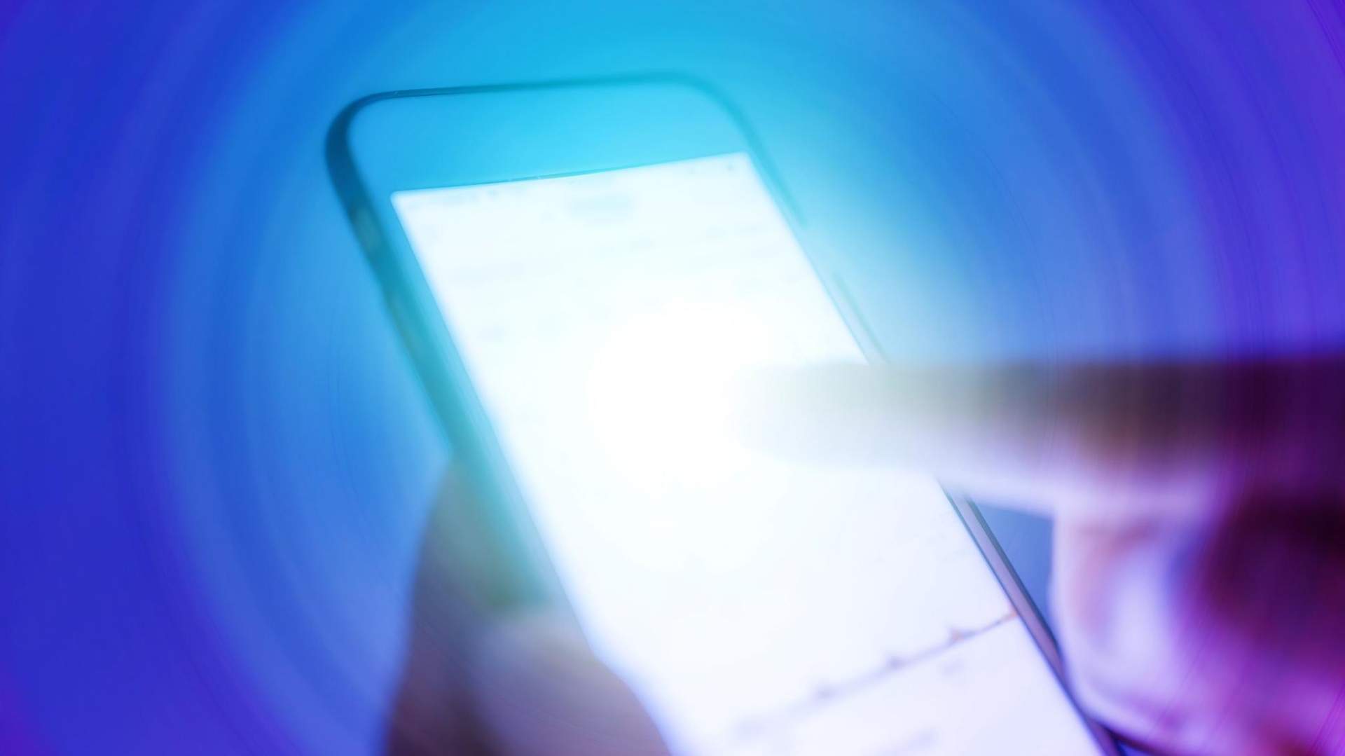 谁偷了98万部老人机的话费？ 江苏常州法院：涉案金额特别巨大择一重罪处罚