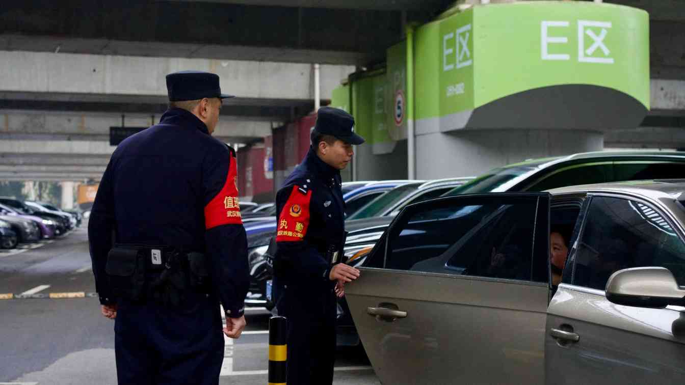出行安全小贴士锁门后务必再拉一把车门