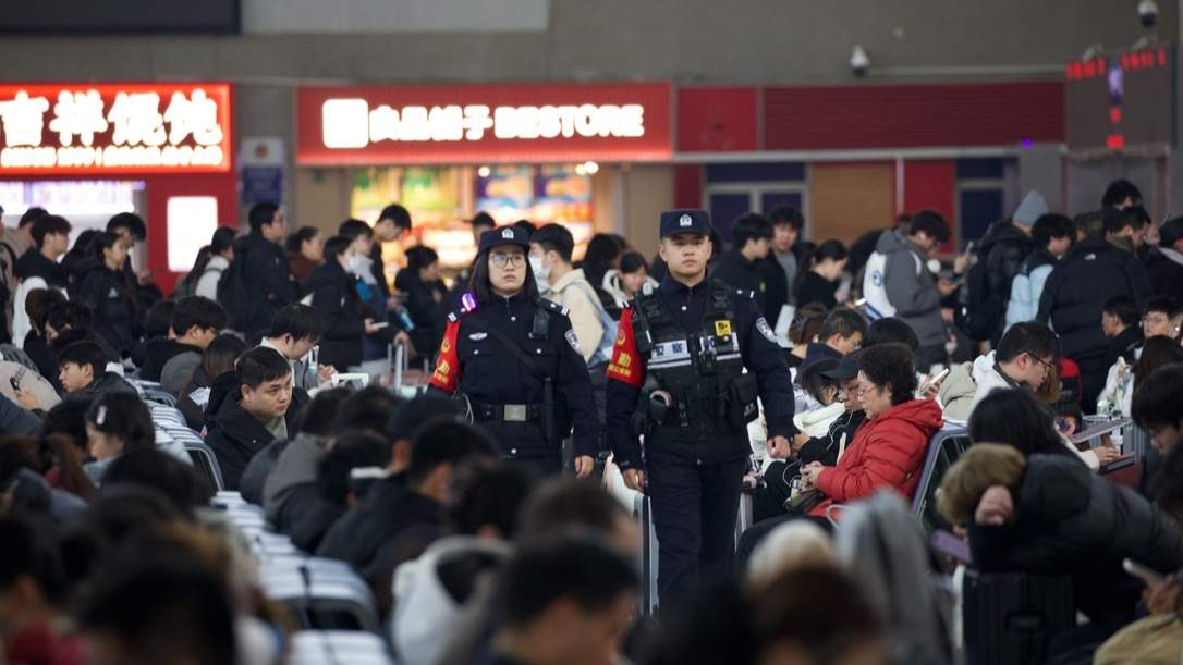武铁公安多措并举护航元旦假期平安出行